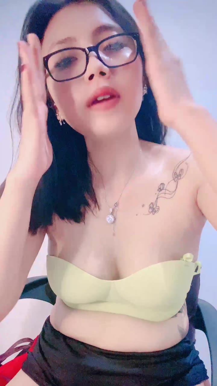 Simpananmu Melet Pamerin Toket Imut Sambil Geterin Anu HOT51