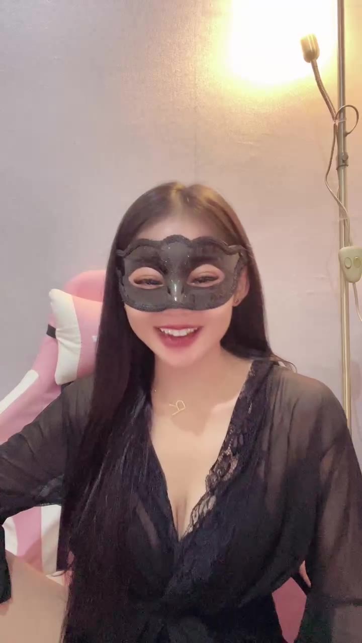 Gokil Desahan Riskaa Selebgram Telanjang Dada HOT51