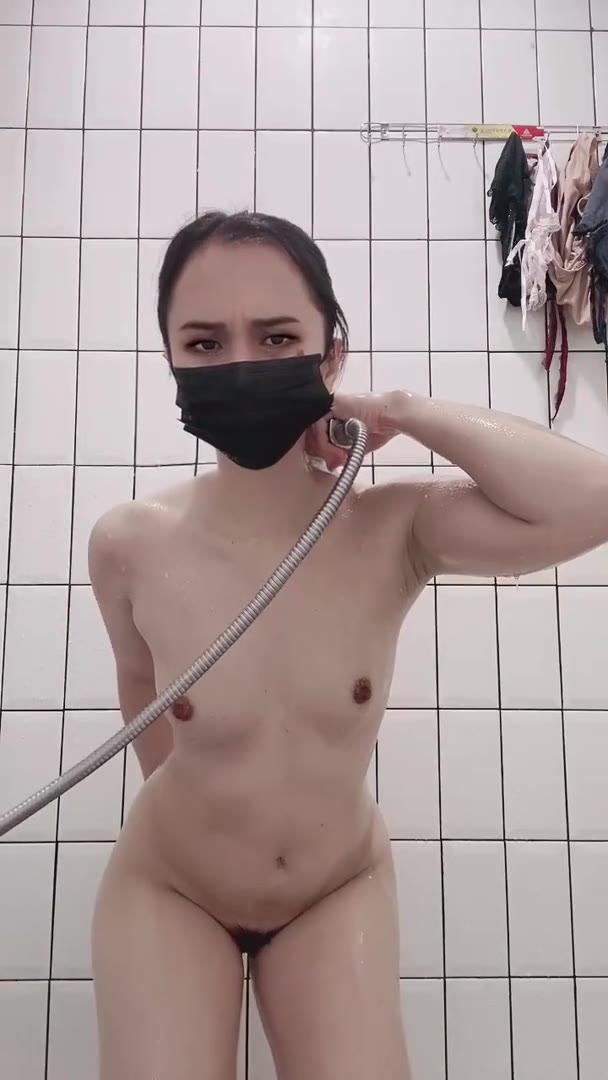 Yaraa Omek Basah Dildo Getar Sambil Mandi HOT51