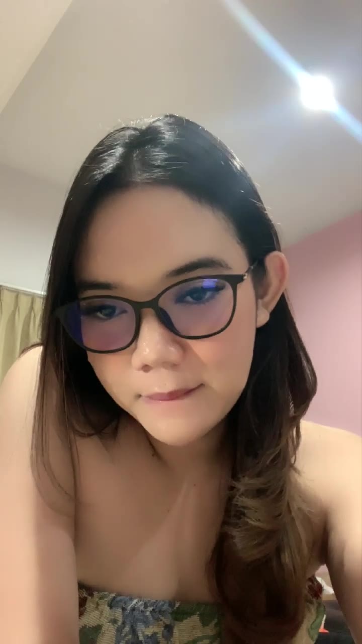Dila Cantik Banget Pakai Kacamata ID 59508368 Mango